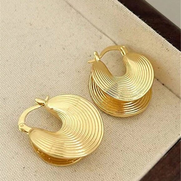 Gold Women's 1 Pair European Trend Metal Geometric Earrings - Picture 5 of 6